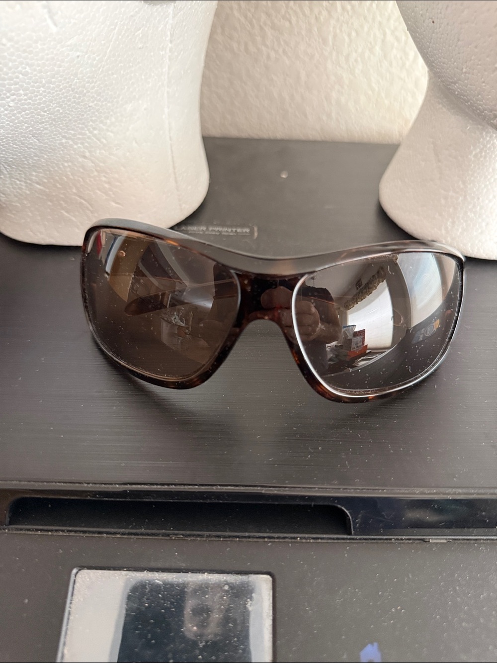 Kenneth Cole reaction Brown Wraparound Sunglasses kc1141